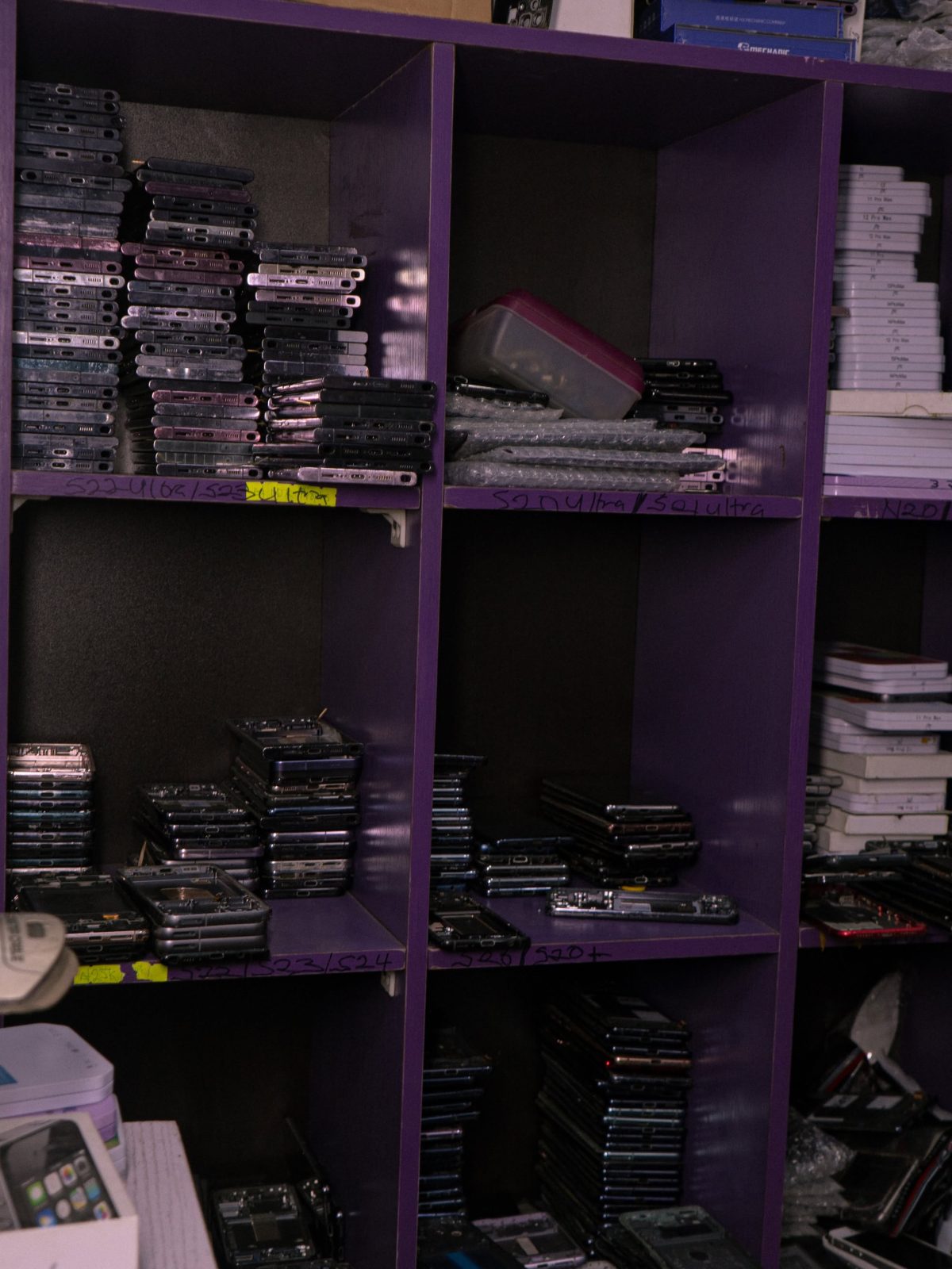 Screen Hunter Recycle — Phone Parts & Repairs, Lekki gallery