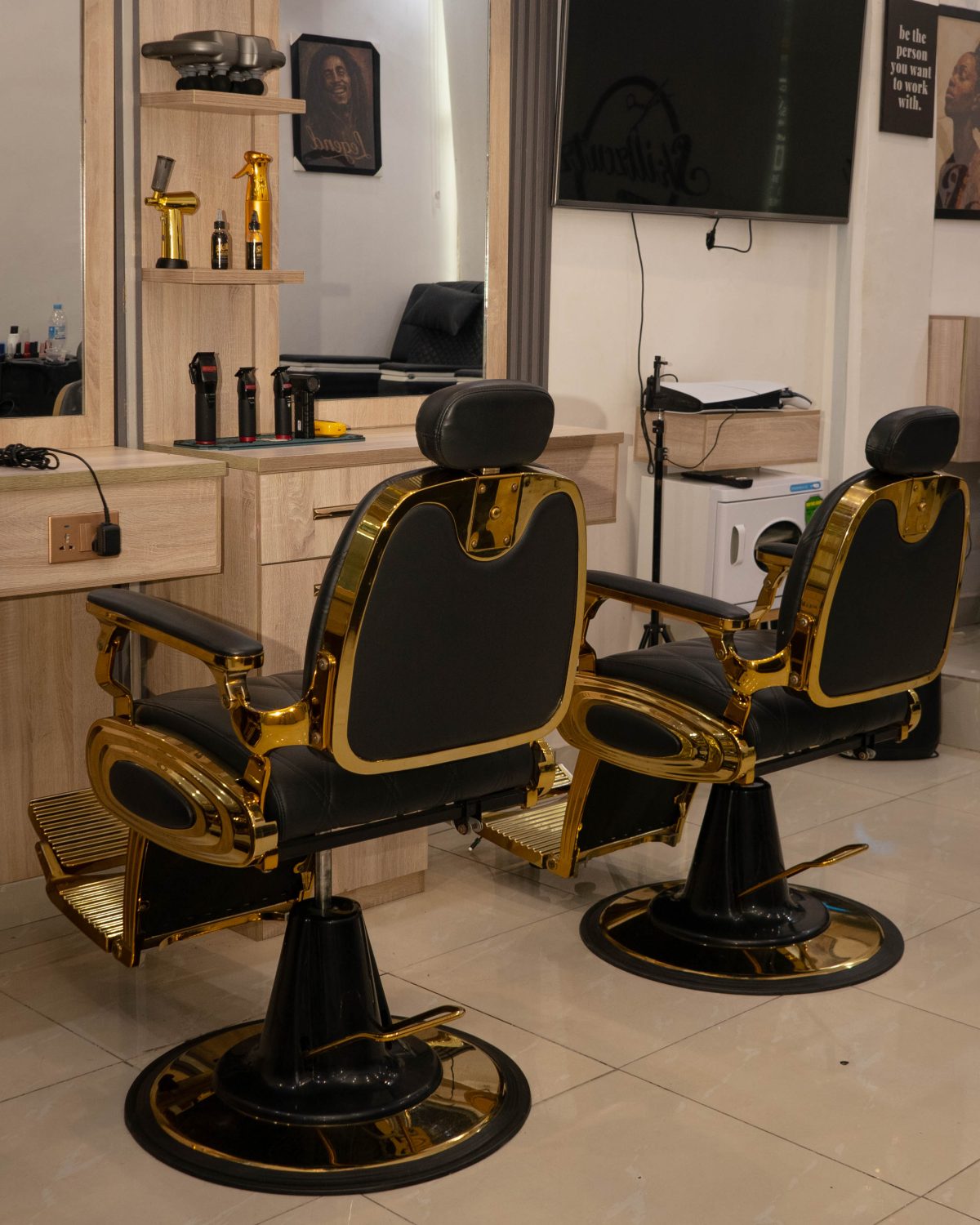 SKILLZCUTZ_LOCS gallery
